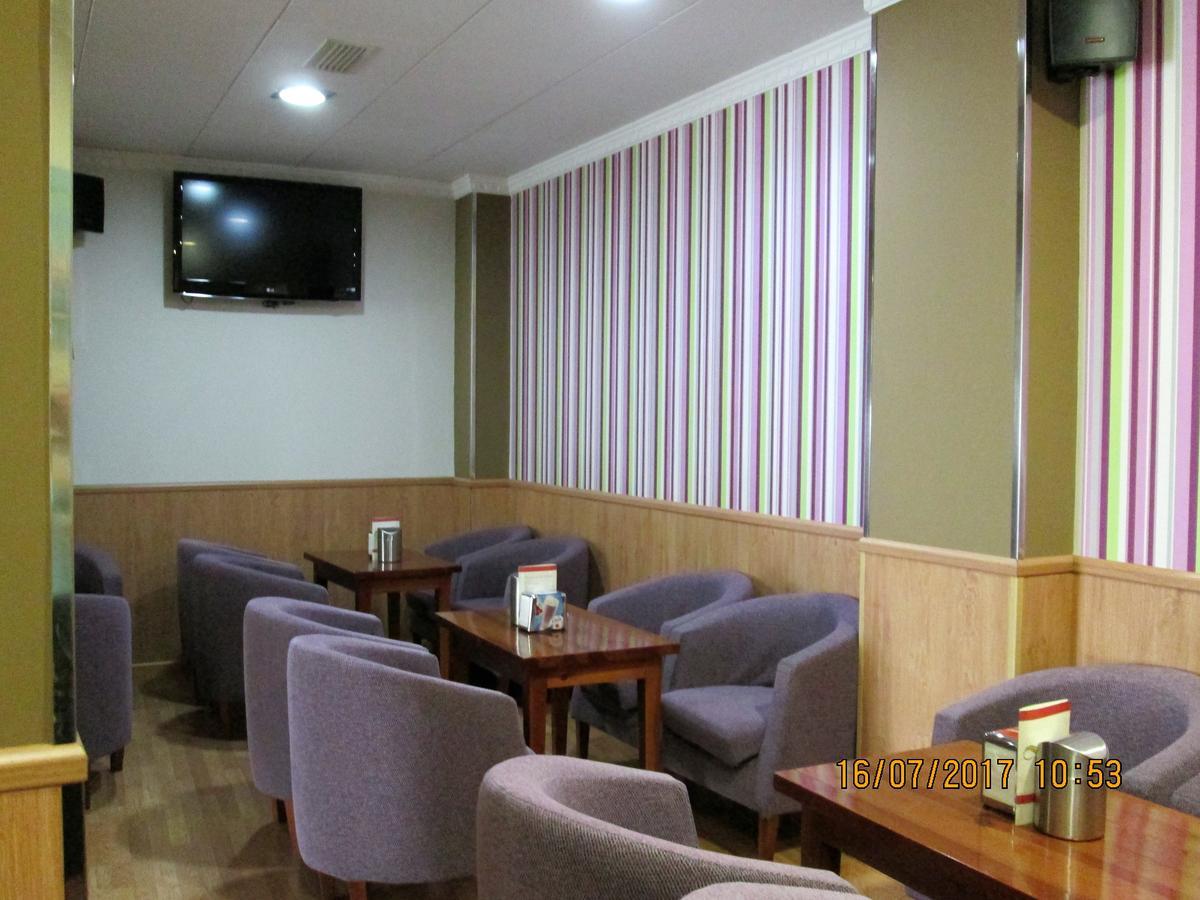 Hostal Banderas Фуэнсанта-де-Мартос Экстерьер фото