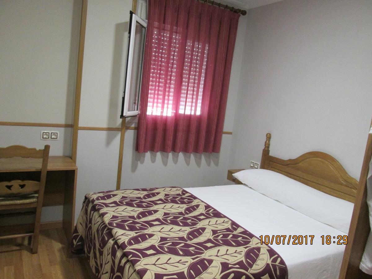 Hostal Banderas Фуэнсанта-де-Мартос Экстерьер фото